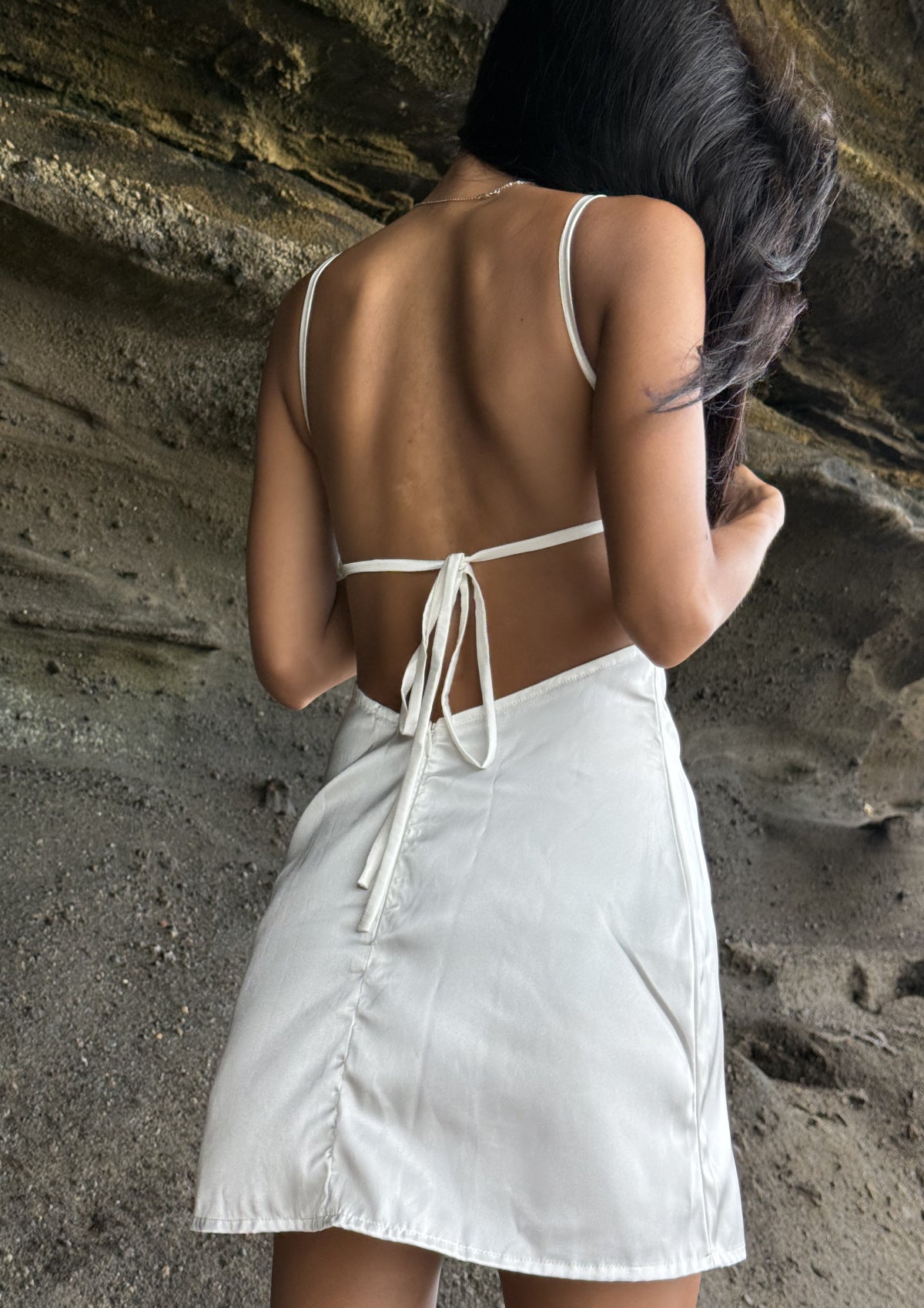 Gaun Selene — Off-White